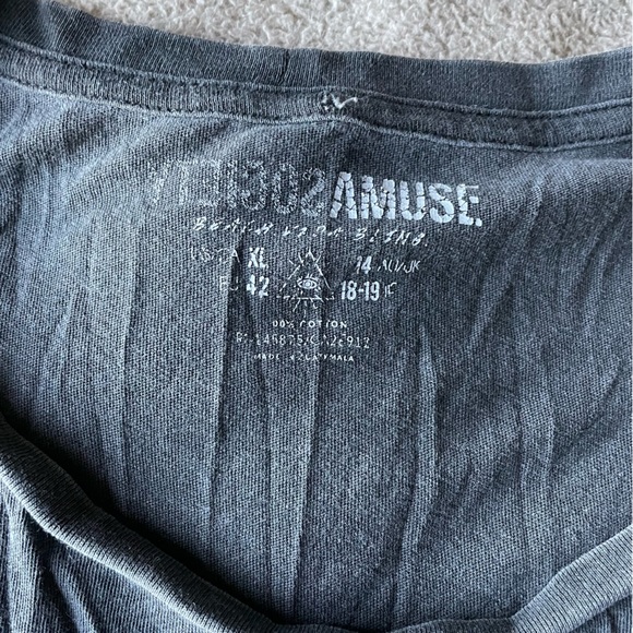 Amuse Society graphic tee sz XL - Picture 2 of 2